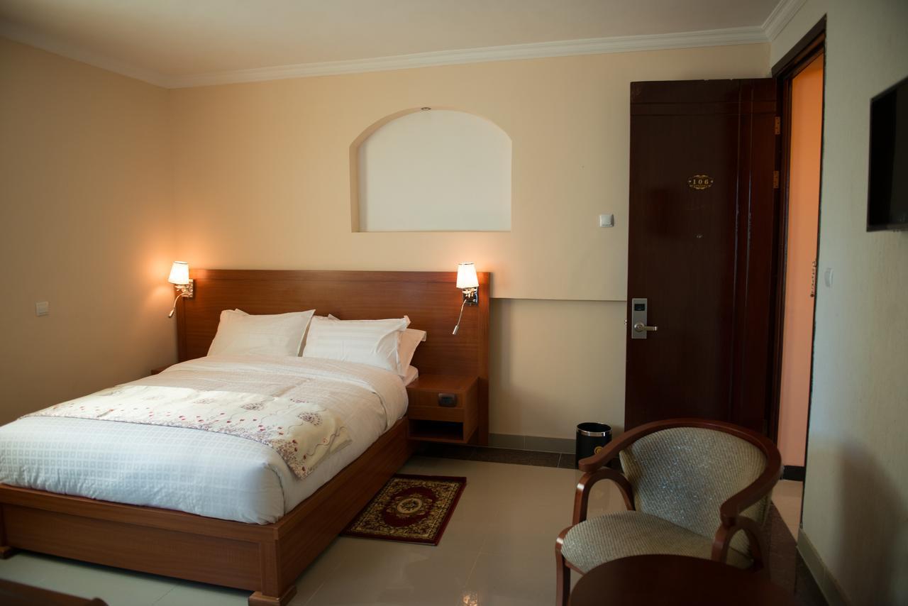 C Fun Addis Hotel Buitenkant foto