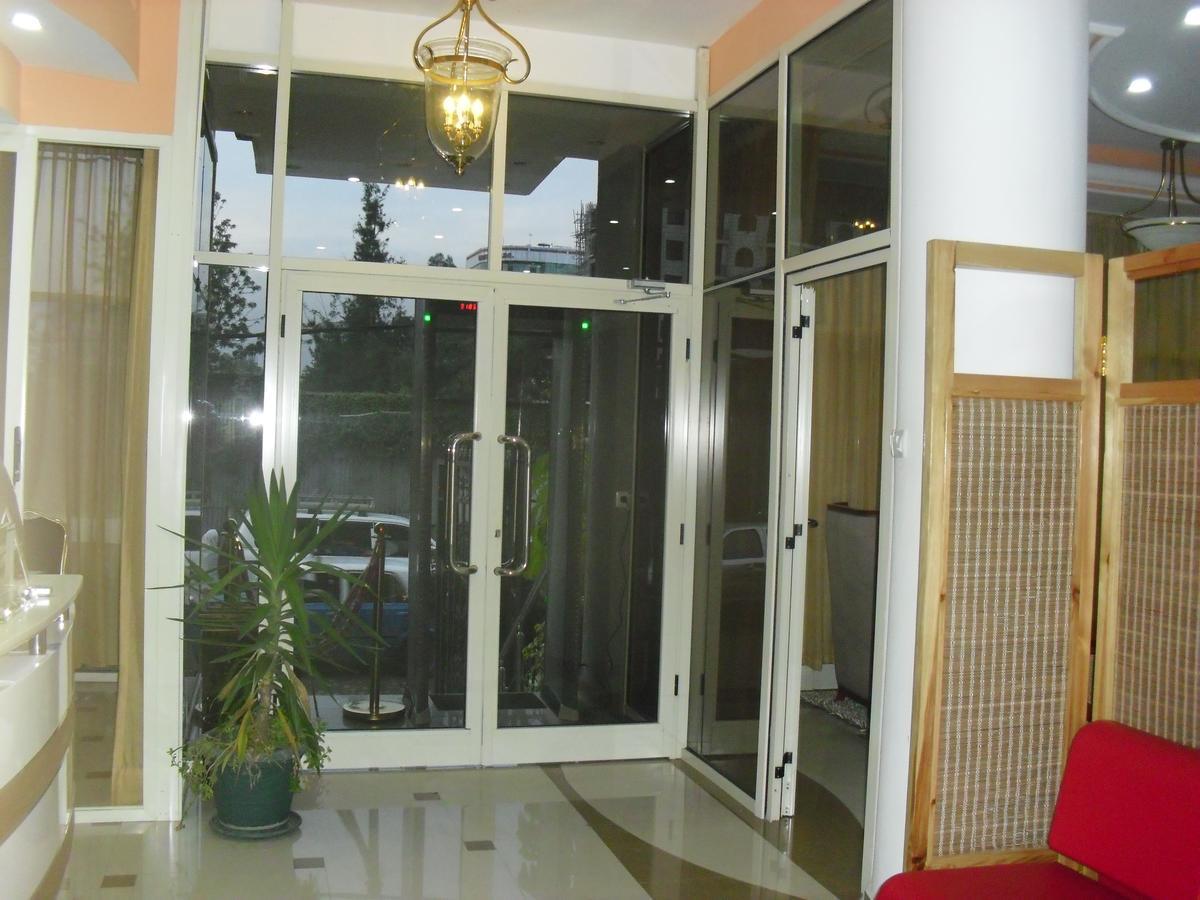 C Fun Addis Hotel Buitenkant foto