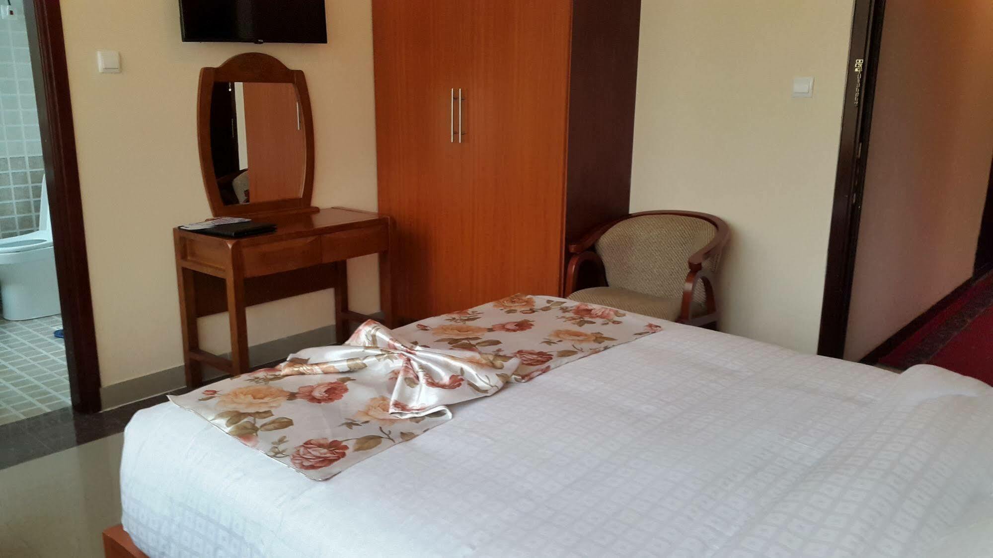 C Fun Addis Hotel Buitenkant foto