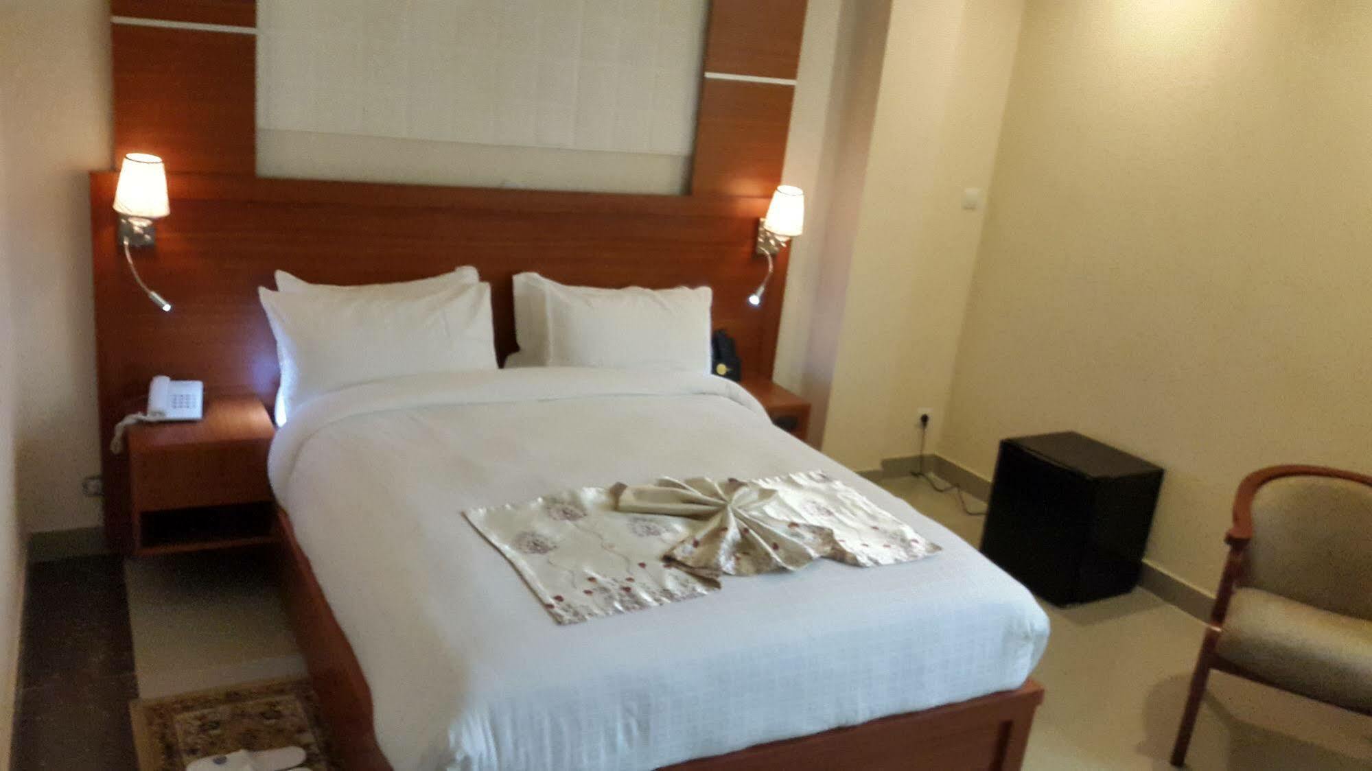 C Fun Addis Hotel Buitenkant foto